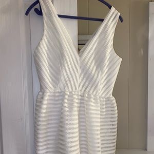 bar III Gorgeous white dress 😍